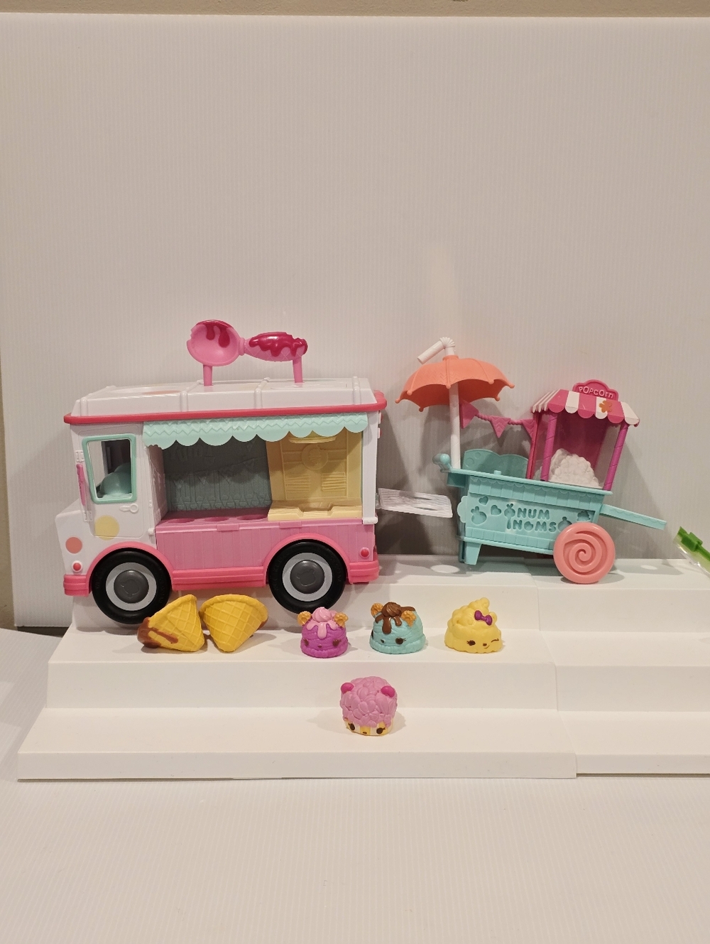 Num Noms Icecream Truck and Cart Set